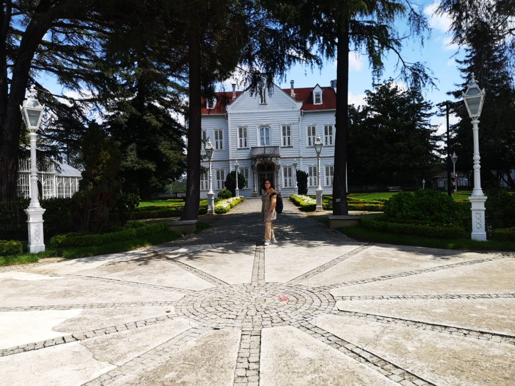 Maslak Kasrı: Zarafetin Doğayla Buluştuğu Mekân&nbsp;🏛️